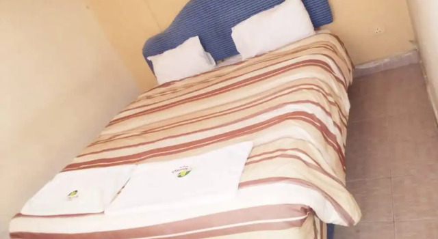 Spanish Lodge Hotel, Varaa Hotelli Hotellit Laikipia pysäköinnillä, Pysäköinti
