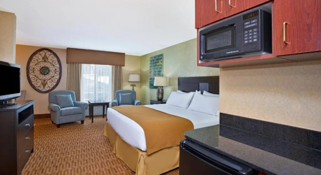 Люкс с видом на внутренний двор Holiday Inn Express & Suites - Sharon-Hermitage by IHG
