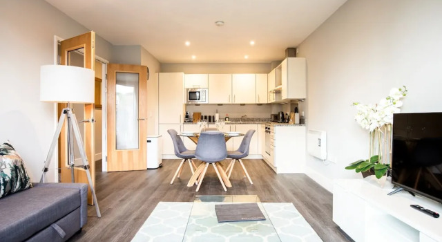 The Wren Beautiful Apartment inc parking, Забронировать Апартаменты/квартира Отели Оксфорда с парковкой, рядом с Sheldonian Theatre, Парковка