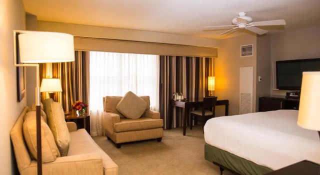 Полулюкс Isle Casino Hotel Bettendorf - A Caesars Rewards Destination