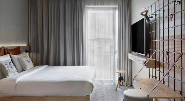 Двухместный номер Moxy Sleeper Отель Moxy Kaunas Center