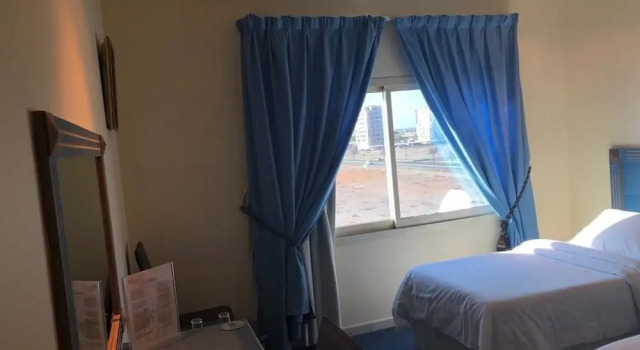 Номер Economy Julphar Hotel