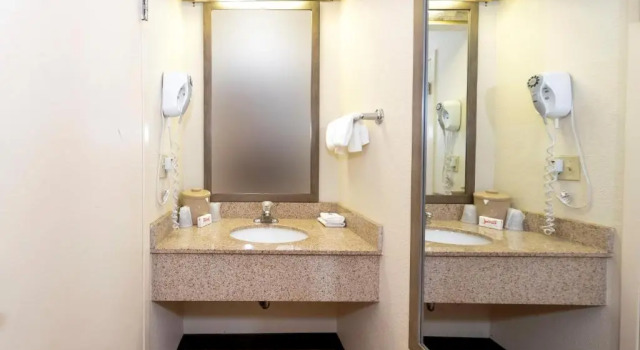 Двухместный номер Deluxe Red Roof Inn Tinton Falls-Jersey Shore