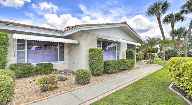 Bright + Airy Canalfront Getaway w/ Heated Pool!, Book Feriehus North Fort Myers Fort Myers Area