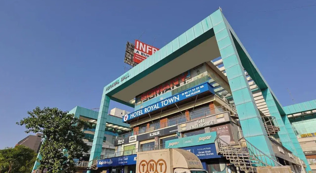 Hotel Royal Town, Забронировать Отель Отели Ахмадабад 4 звезды, 4*