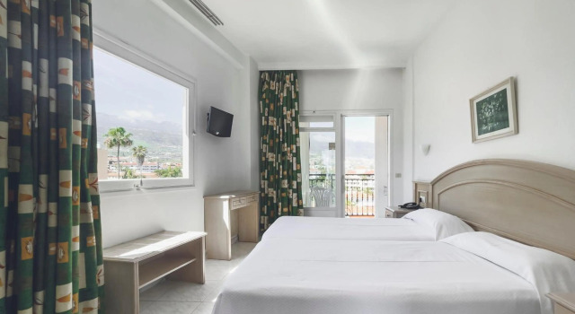 Apartamentos La Carabela