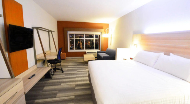 Люкс Holiday Inn Express & Suites Toledo South - Perrysburg by IHG