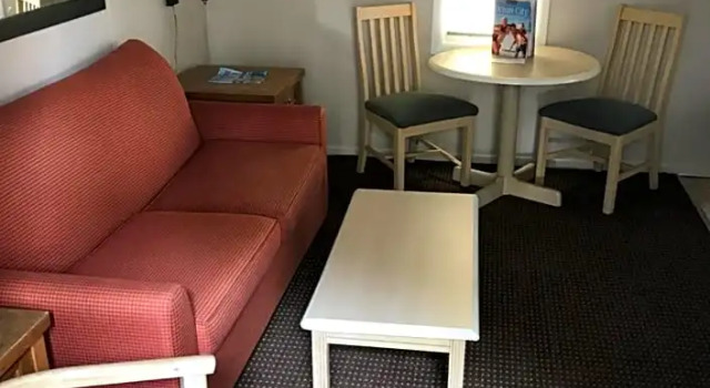 Полулюкс Deluxe The Admiral Hotel/Motel