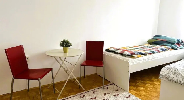 Apartment Near Schonbrunn Palace Vienna, Rezerwuj Apartament Hotele w Wiedeń z parkingiem, Parking