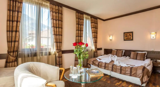 Полулюкс Family Hotel Teteven