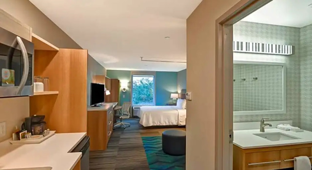 Двухместная Hearing accessible студия Home2 Suites By Hilton Tampa USF Near Busch Gardens