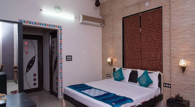 OYO 11716 Hotel Everest, Забронировать Отель Отели штата Раджастхана с парковкой, Парковка