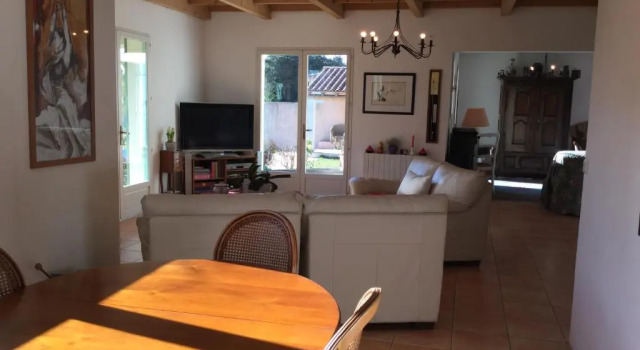 nice home rental in the hearth of the village mouriès, in the natural park of the alpilles, Забронировать Отель Мурьес Альпий
