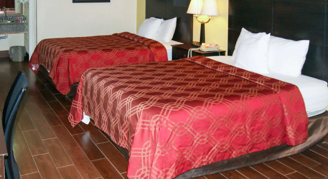 Четырёхместный номер Standard Econo Lodge Inn & Suites West - Energy Corridor