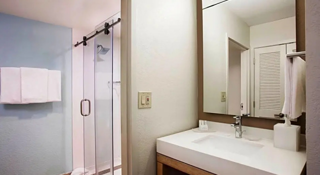 Двухместный люкс c 1 комнатой с балконом Courtyard by Marriott Fort Lauderdale Coral Springs