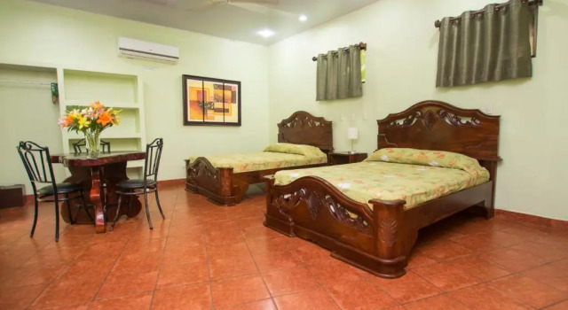 Четырёхместный номер Standard с балконом Hotel Verde Mar Direct Beach Access
