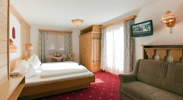 Tirolerhof, Rezerwuj Hotel Hotele w Tyrol z parkingiem, Parking
