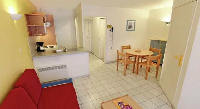 Studio 300 Meters Away From the Lively Beach of Golfe-juan