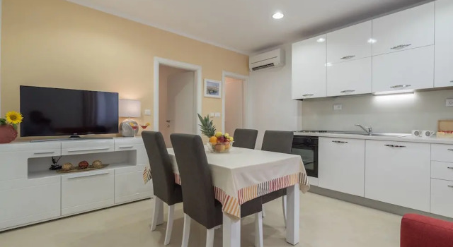 Апартаменты Premium Drop In Split Luxury Suites