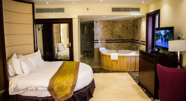 Люкс с балконом и с красивым видом из окна Tolip Taba Resort And Spa