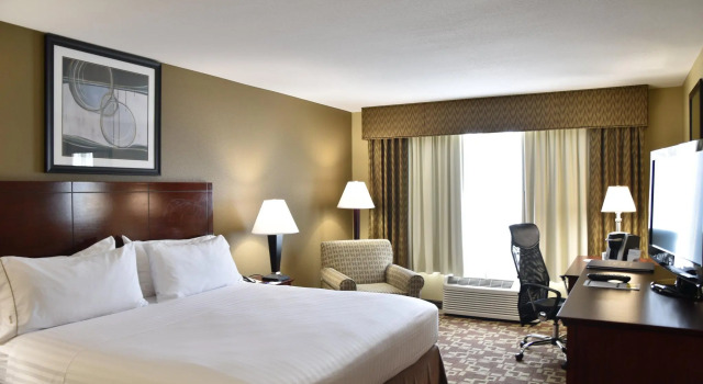 Двухместный номер Standard Holiday Inn Express Hotel & Suites St. Charles by IHG