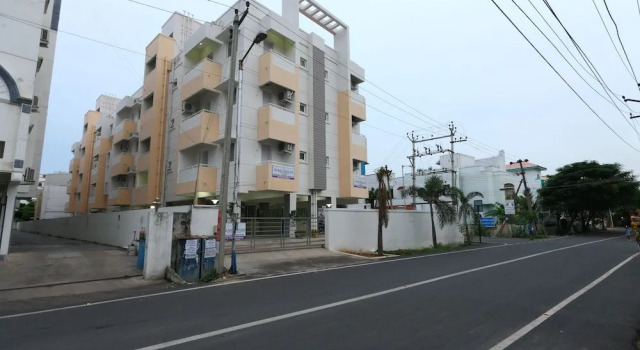 OYO 9260 Olive Castles Inn, Varaa Hotelli Sholinganallur 