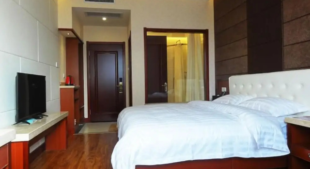Двухместный номер Superior Hua Qi Kaiserdom Hotel Zhongshan Road St Michaels Cathedral and Zhanqiao Pier Qingdao