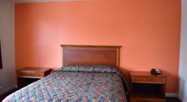 Номер Standard PLYMOUTH MOTOR LODGE