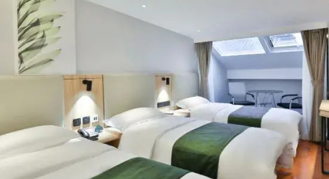 Трёхместный номер Standard GreenTree Express Hotel (Beijing Dongcheng Beixinqiao Subway Station Guijie)