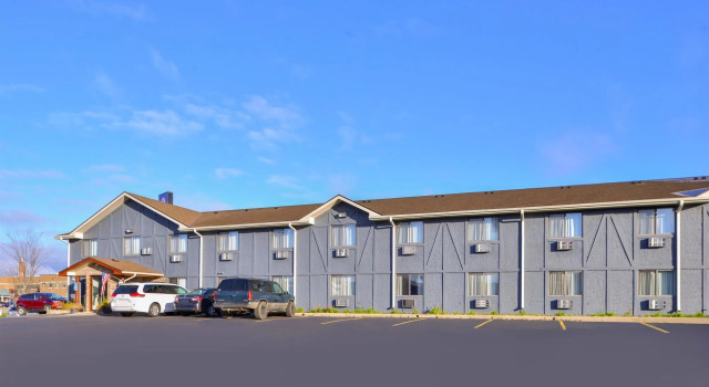 Americas Best Value Inn Suites Detroit Lakes, Varaa Hotelli Hotellit Minnesota pysäköinnillä, Pysäköinti