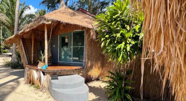 Бунгало с видом на море Sea Love Beach Bar & Bungalows