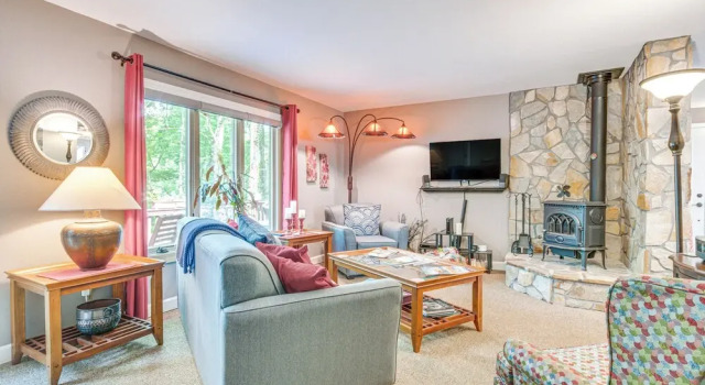 Cozy Hideaway w/ Grill, 17 Mi to Asheville, Забронировать Дом для отпуска Виллы Блэк-Маунтин, Вилла
