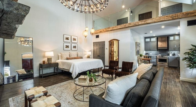 The Lincoln Street Inn by Boutiq, Забронировать Отель Фредериксберг Texas Wine Country, рядом с Театр Rockbox
