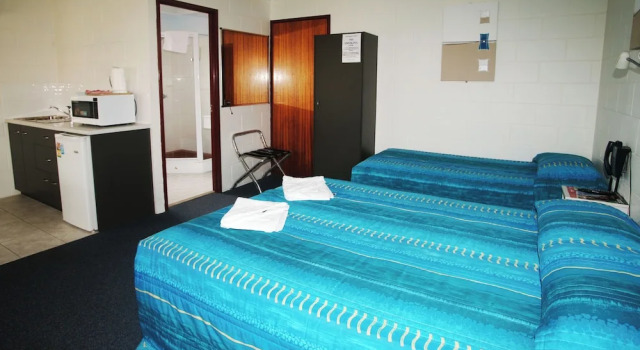 Двухместный номер Standard c 1 комнатой Cedar Lodge Motel