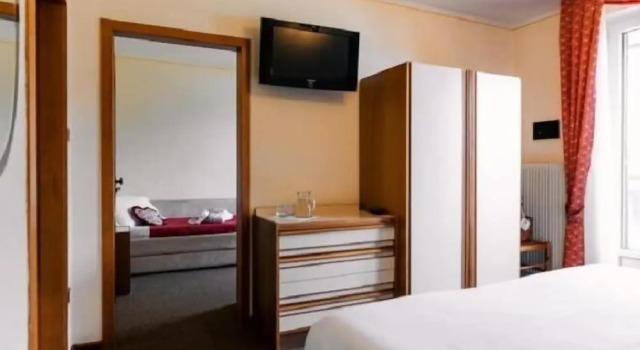 Семейный номер Standard с видом на озеро Hotel des Alpes