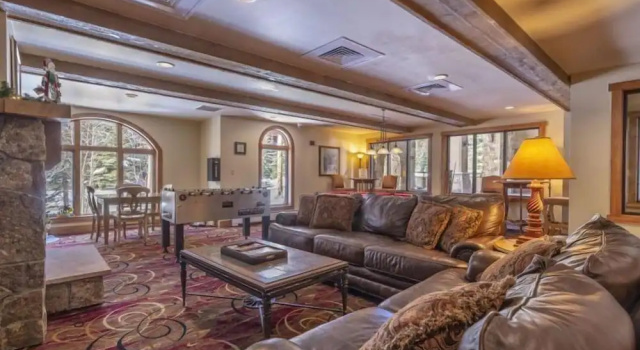 3 Bedroom Condo in River Run with Shared Pool, Hot Tubs, 100 yards to Gondola