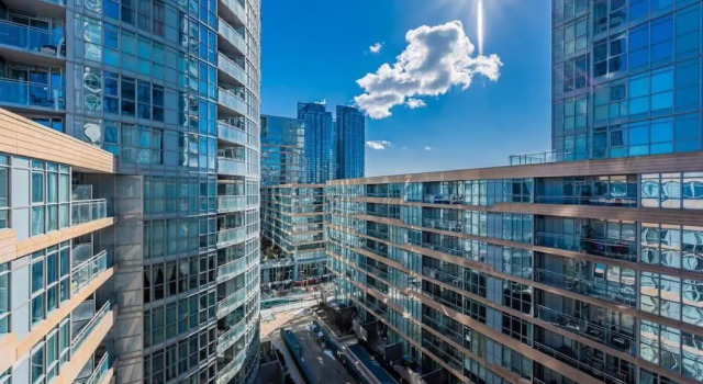Beautiful 2BR-2Bath Condo Parking Balcony