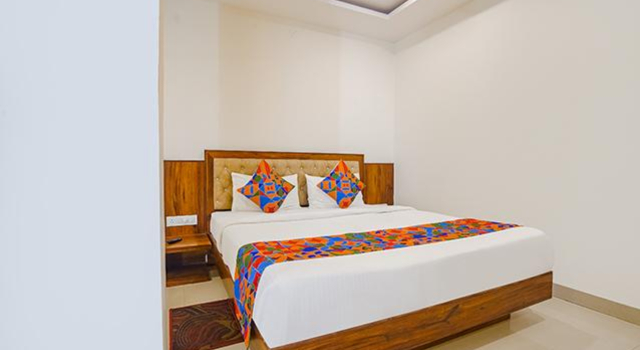 Номер Deluxe Fabhotel Royal Inn I