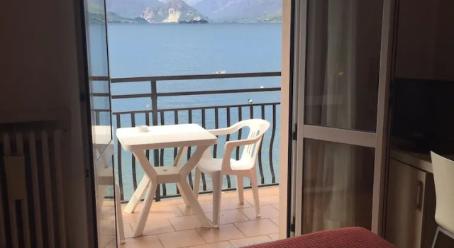 Четырёхместный номер Standard с балконом Albergo Riva