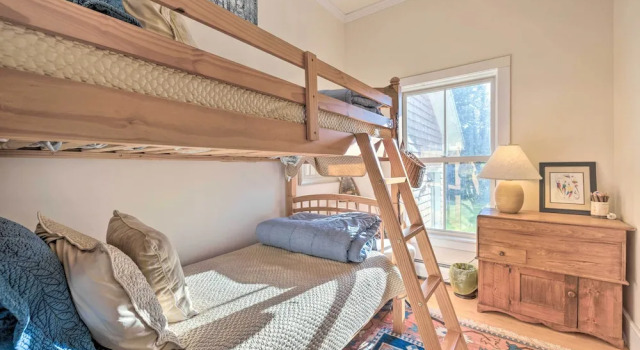 Private Home w/ Hot Tub Near Jay Peak Slopes, Book Feriehus Montgomery Center Jay Peak