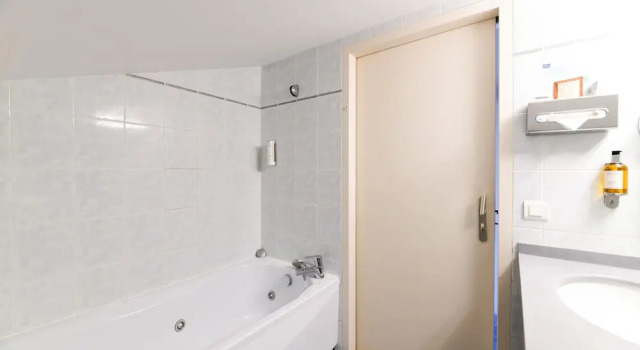 Четырёхместный семейный номер Standard Hotel Le Pavillon Bleu