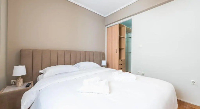 Luxury and Spacious apt for 8 guests New features April 2025, Забронировать Отель Алимос Афины