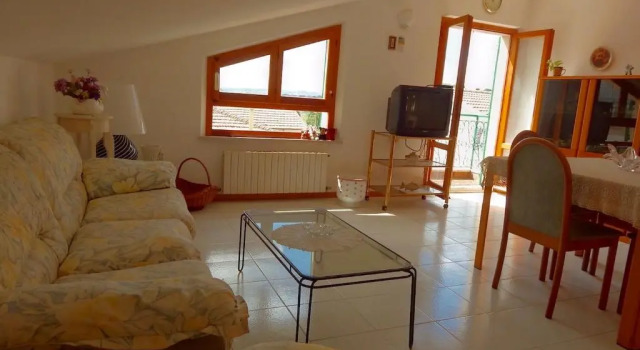 N93 - Numana, Deliziosa Mansarda in Centro Vista Mare, Rezervovat Hotel Numana 
