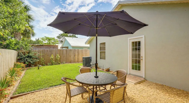 Коттедж 1 Block to Beach, Patio: Updated St Augustine Home