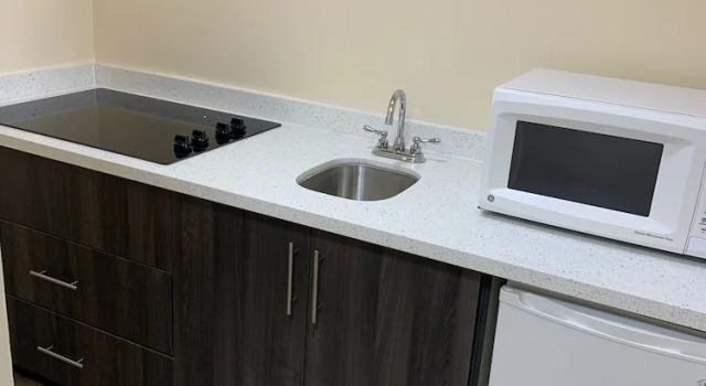 Четырёхместный семейный номер Standard King Hotel