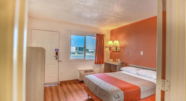 Двухместный номер Standard Motel 6-Stockton, CA - Charter Way West