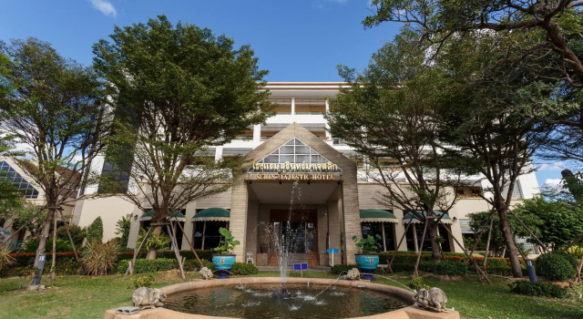 Номер Deluxe Surin Majestic Hotel