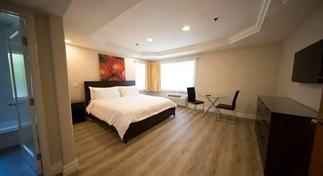 Номер Wilshire Crest Hotel