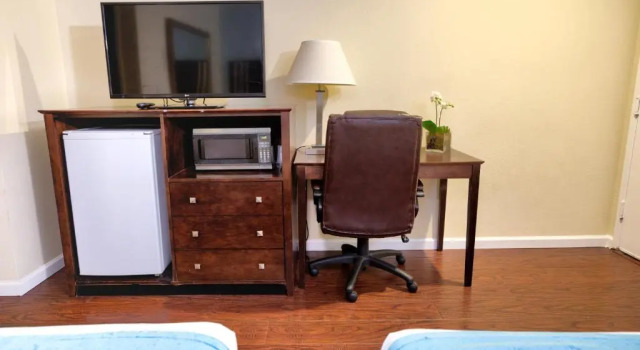 Четырёхместный номер Standard Sunrise Inn Point Loma