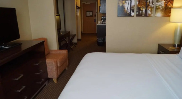 Двухместный номер Deluxe Holiday Inn Express Hotel & Suites Watertown - Thousand Islands by IHG